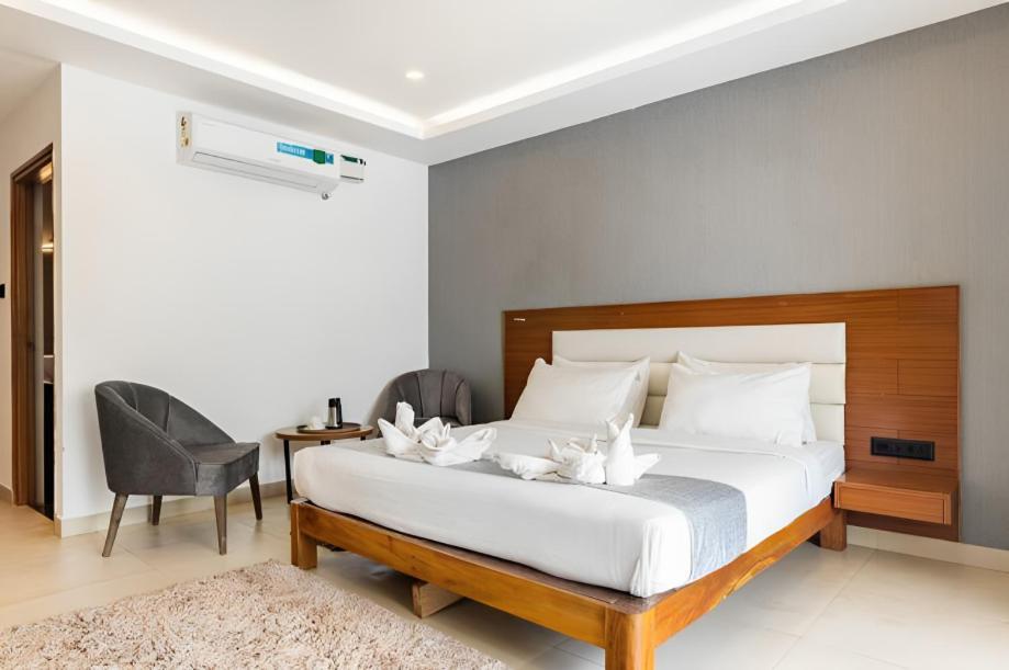 Deluxe King Room